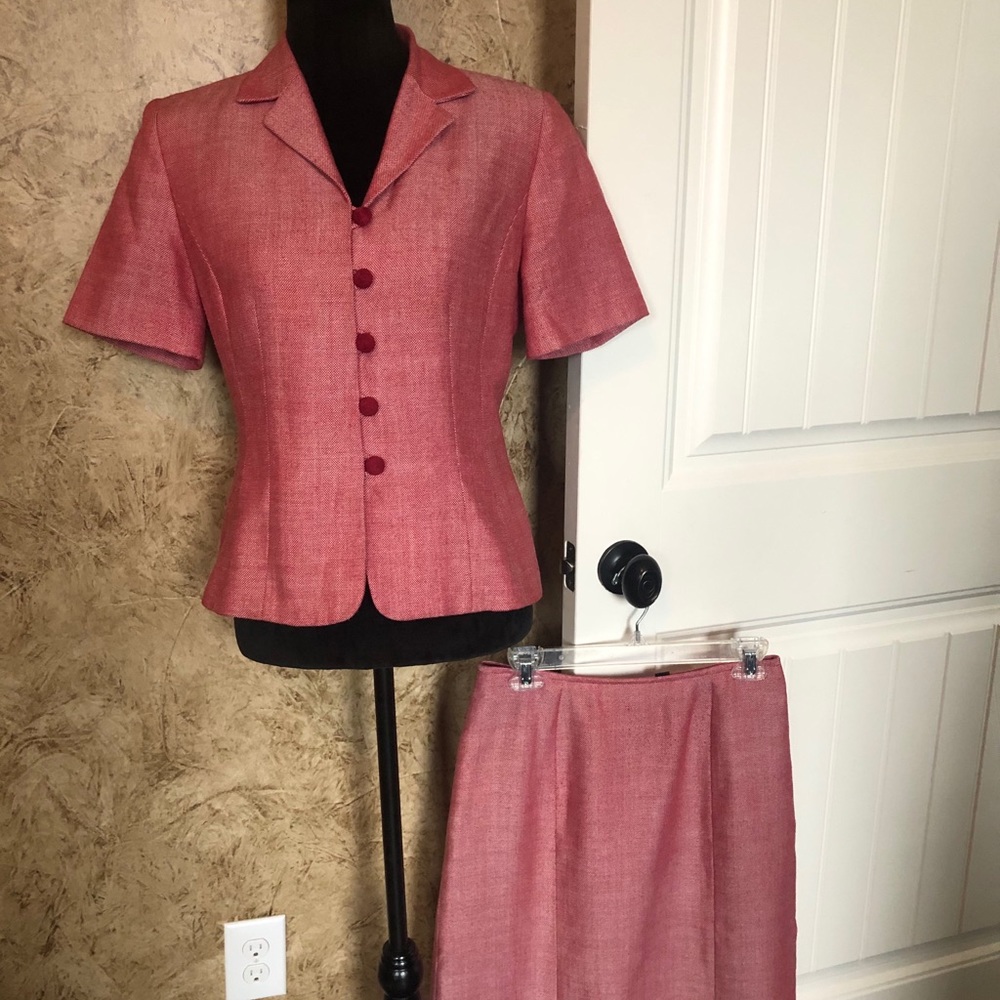 Kasper sz 6 red white lined jacket/shirt suit